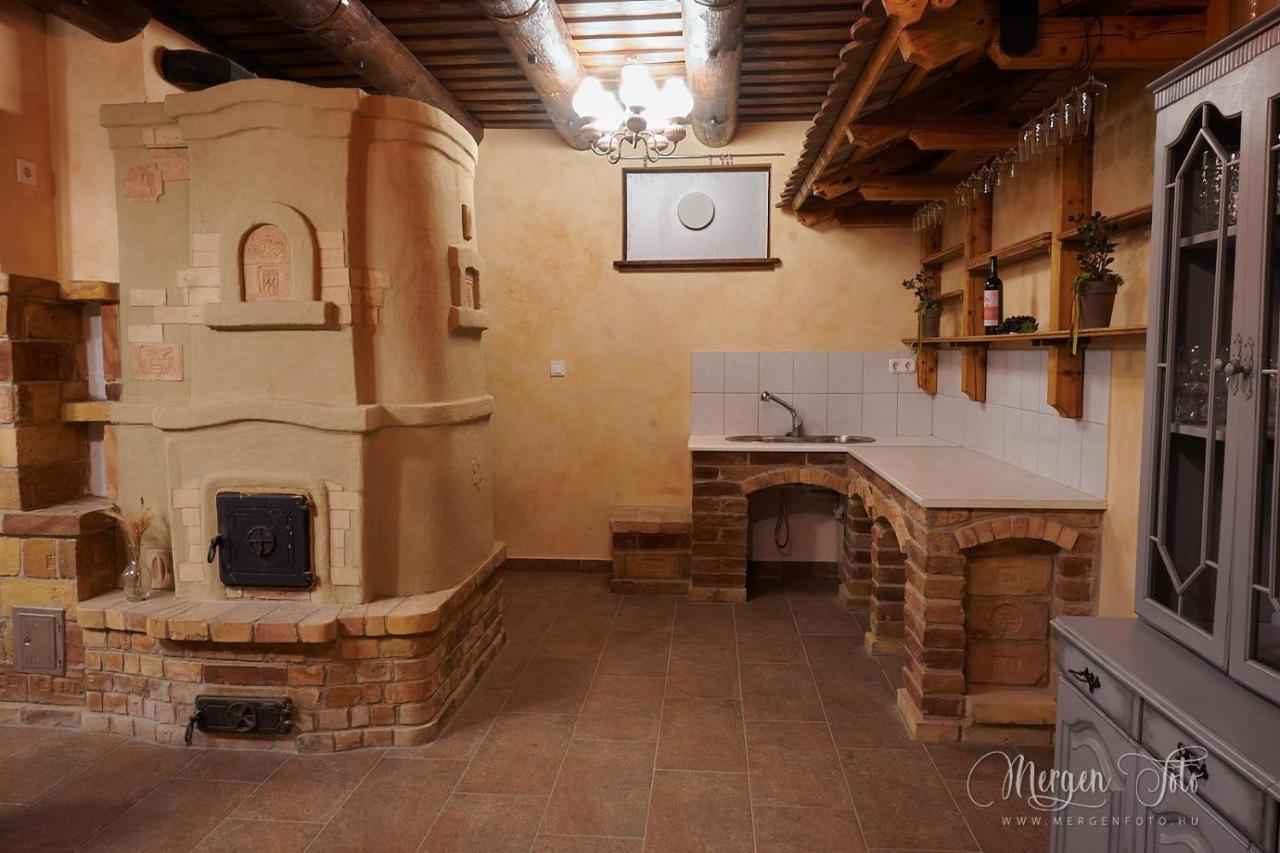 Bed and Breakfast Kamaras Ring House Модьород Экстерьер фото