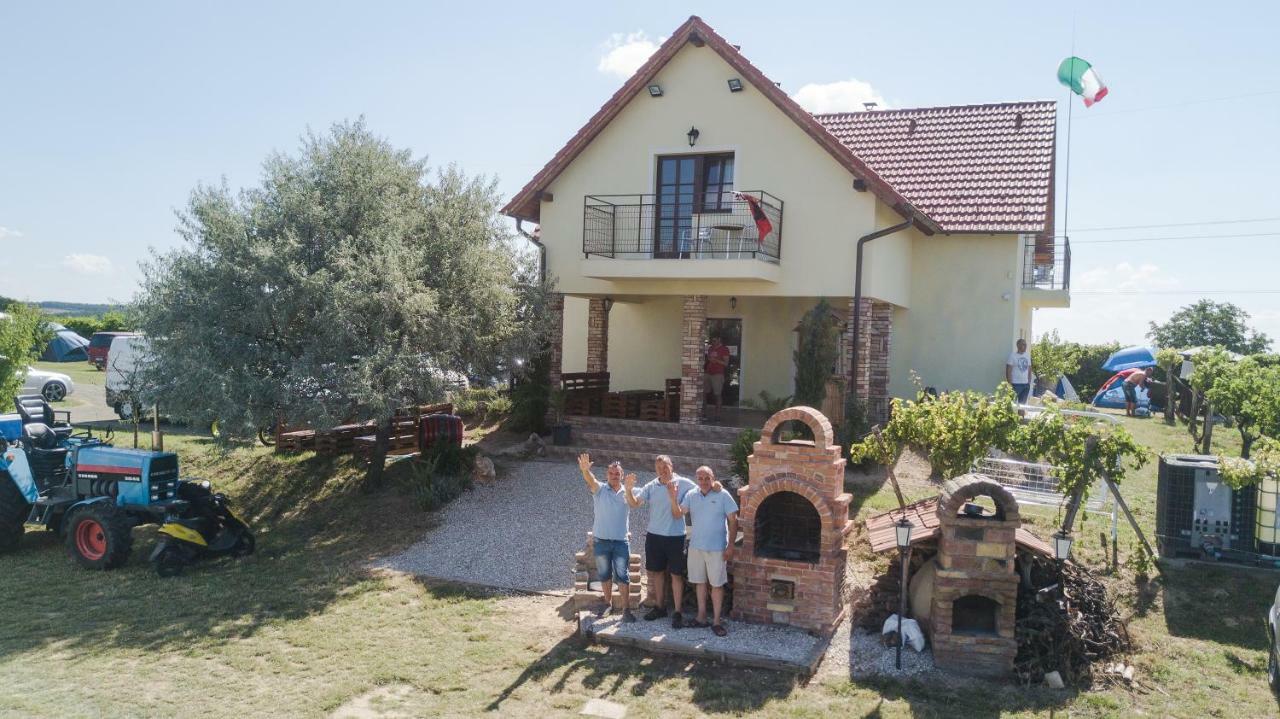 Bed and Breakfast Kamaras Ring House Модьород Экстерьер фото