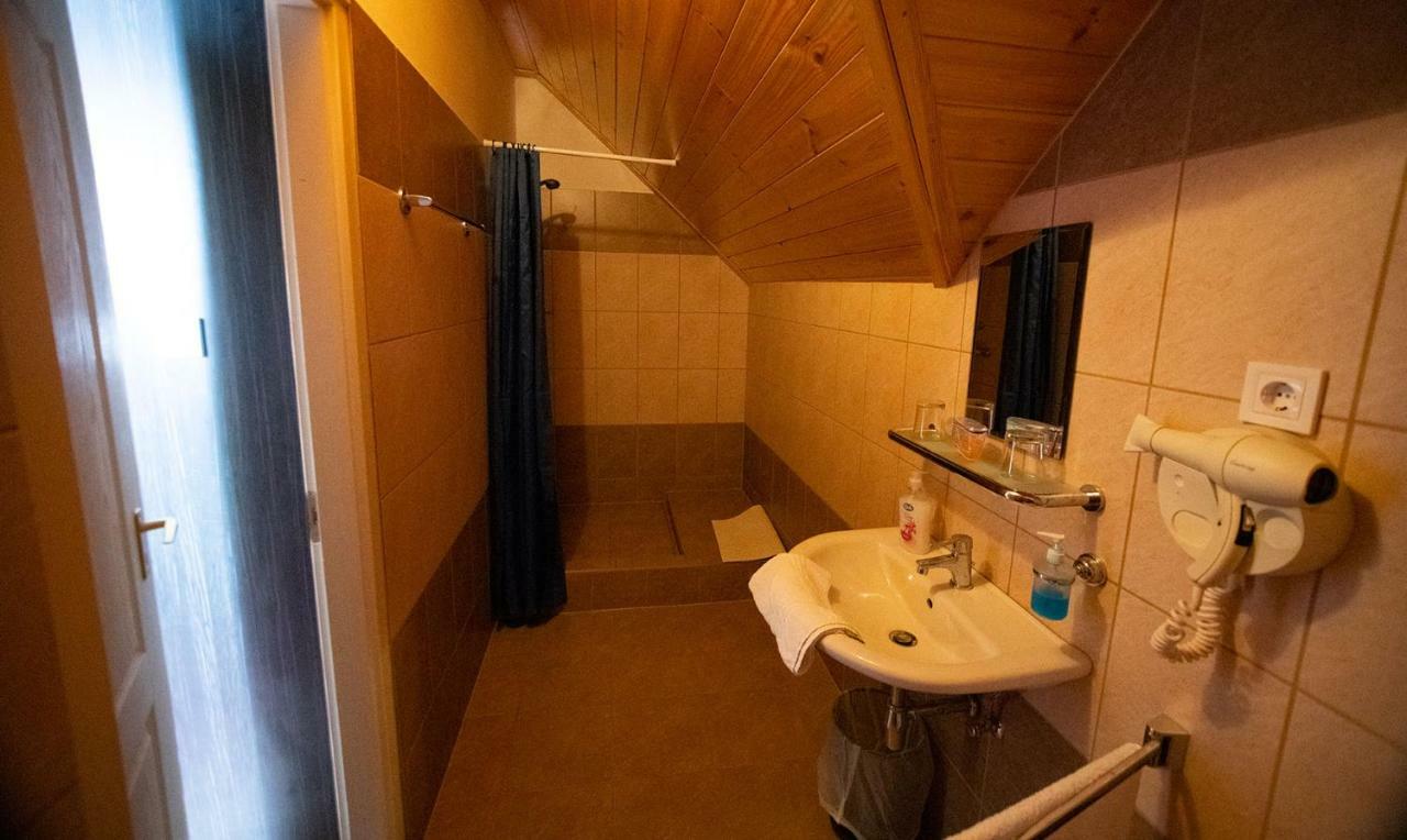 Bed and Breakfast Kamaras Ring House Модьород Экстерьер фото
